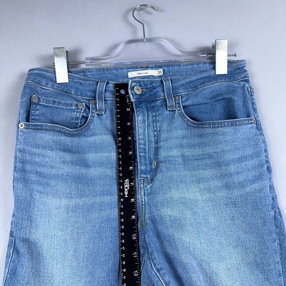Levis 726 Flare Leg Jeans Womens Size 30 Frayed Hem Mid Rise Light Wash Blue - Picture 8 of 13